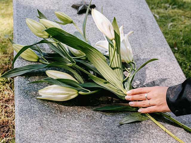 Servicii Funerare Turda: Ghid Complet pentru Organizarea Înmormântării în 2025